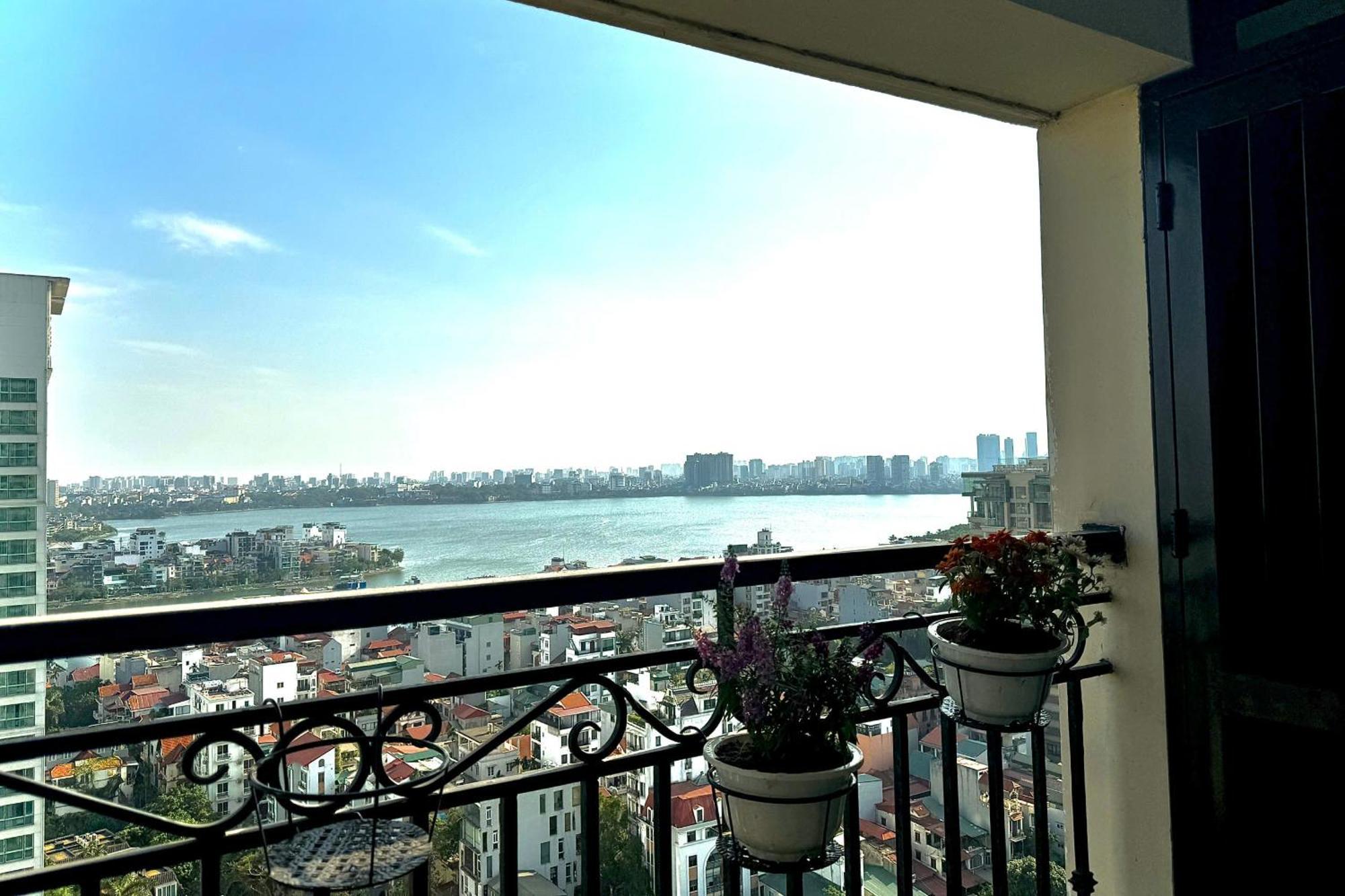 D'leroi Soleil - Westlake & Hà Nội